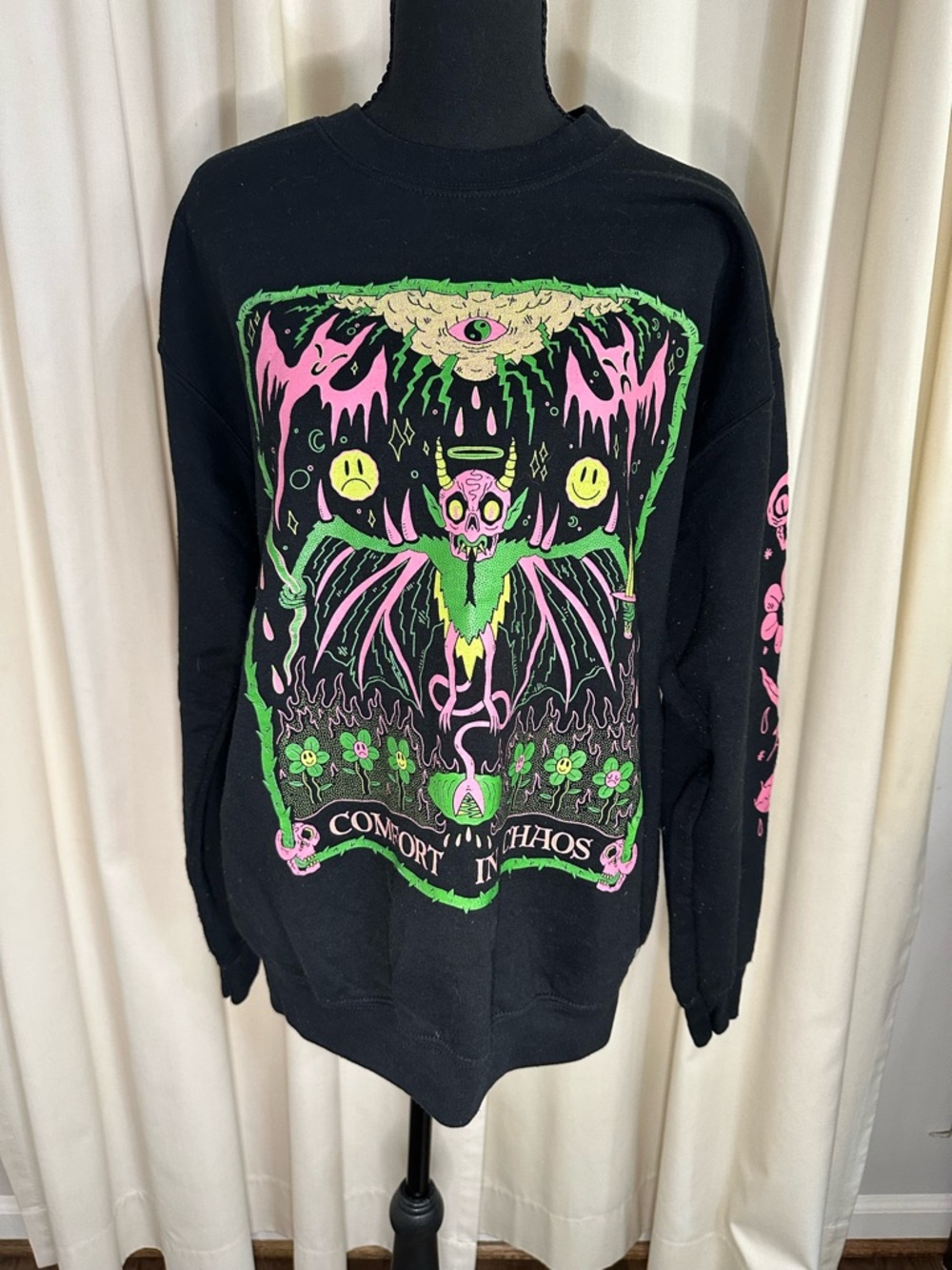 Comfort In Chaos Graphic Crewneck Sweater - Black
